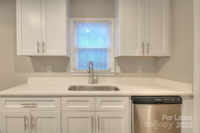 Photo - 1024 Sharon Dr