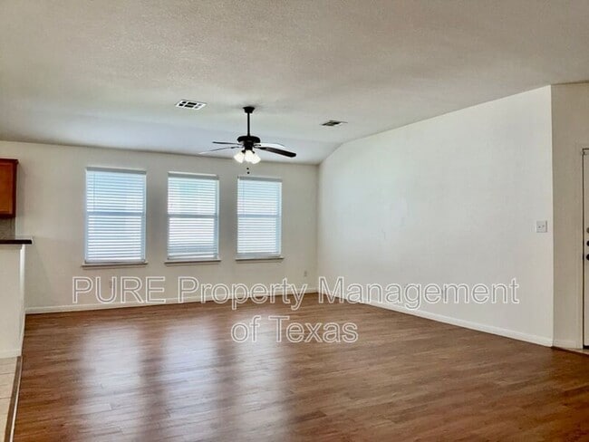 Photo - 7833 Squirrel Hollow Dr