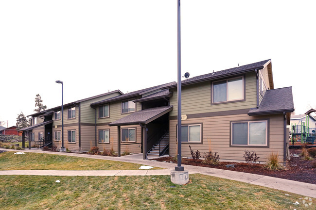 Photo - Crooked River - Wintergreen Apartments