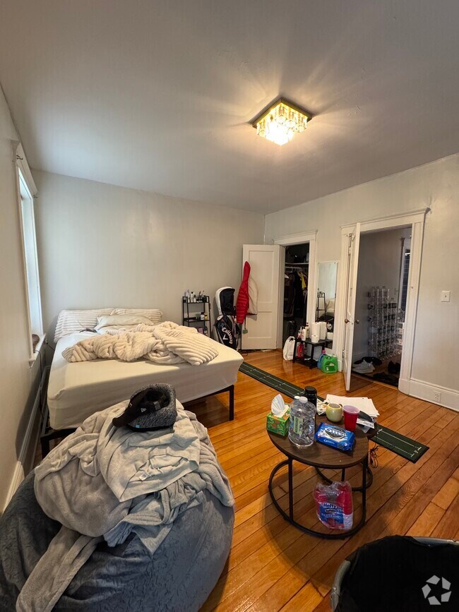 Building Photo - 104 Strathmore Rd Unit 2 Rental