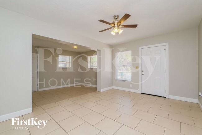 Photo - 10910 N 15th St