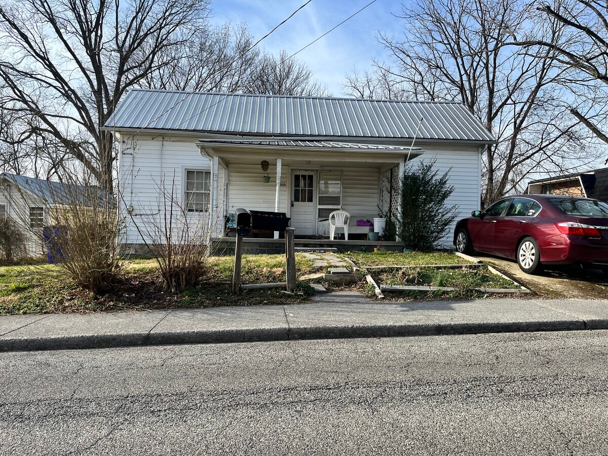 Photo - 308 Giles Rd