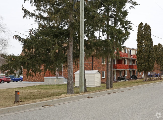 Photo - 1554 Queenston Rd