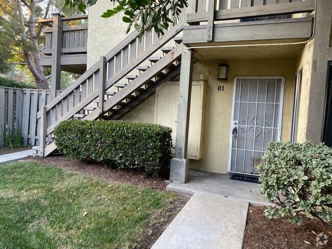 Building Photo - Torrance: 1 Bed 1 Bath Condo - 1 Carport S...