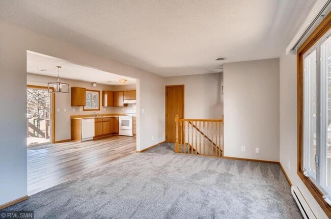 Photo - 1491 Elm Ave E