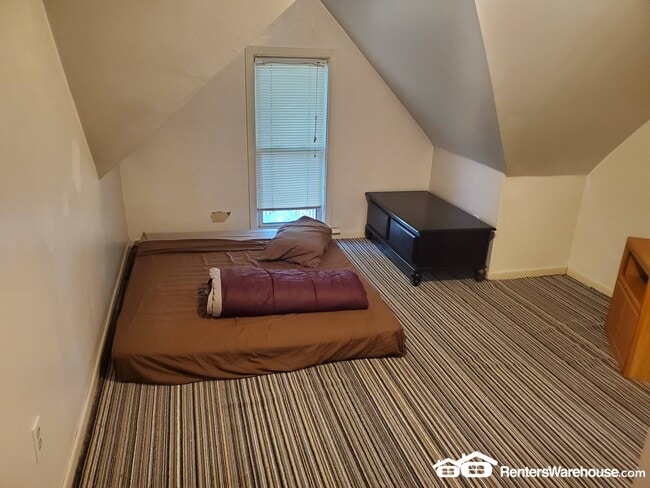 Photo - 105 W Franklin St