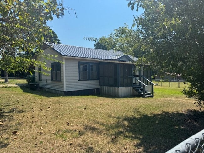 2/1 With covered parking KILGORE ISD - 2/1 With covered parking KILGORE ISD House