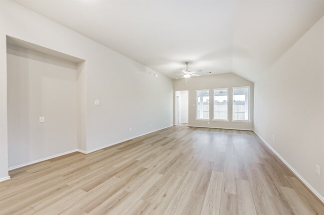 Building Photo - 455 Mathis Lk Ct