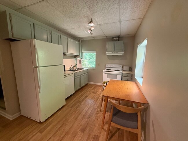 Building Photo - 224 Charles St Unit Charming studio apartment
