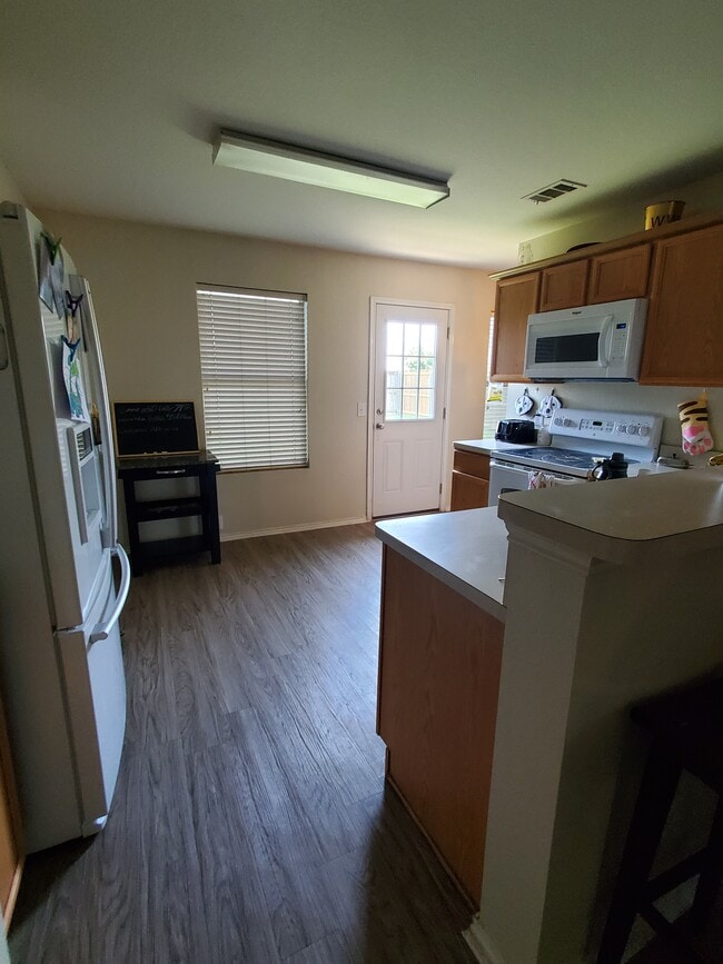 Kitchen - 3609 Sonoma Dr Unit 3609B