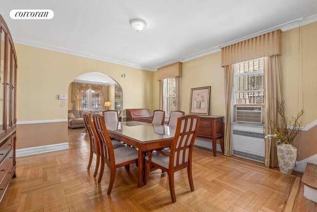 Photo - 5715 Snyder Ave