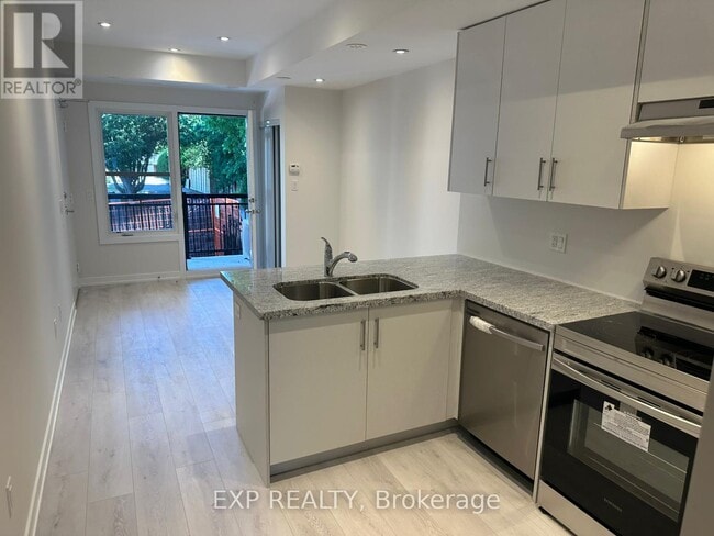 Photo - 15100 Yonge St