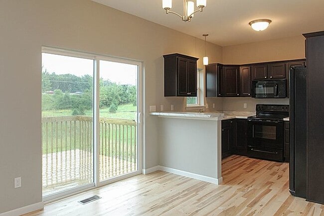 Photo - 4 Bedroom, 3 bath close to University