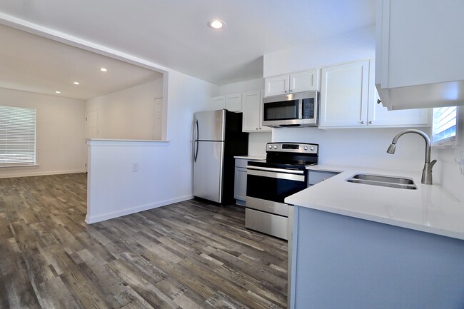 Building Photo - Lakewood Manor Rental