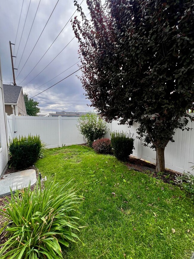 Building Photo - pl102 Unit 1 Rental