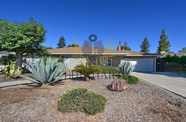 Building Photo - 5568 N Millbrook Ave Rental