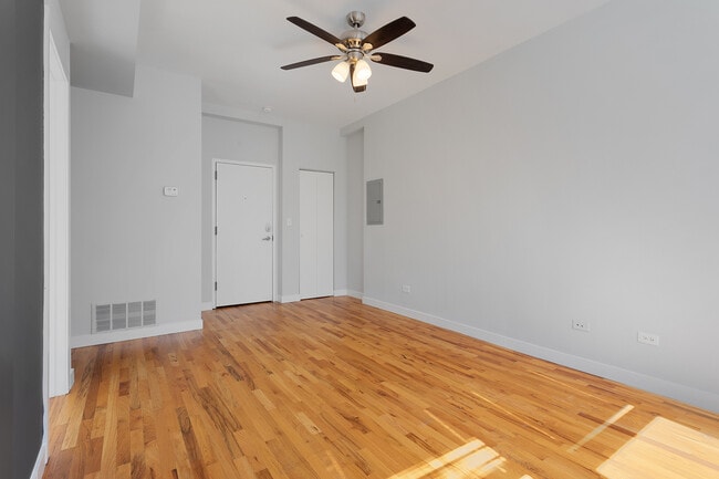 Photo - 7456 N Greenview Ave