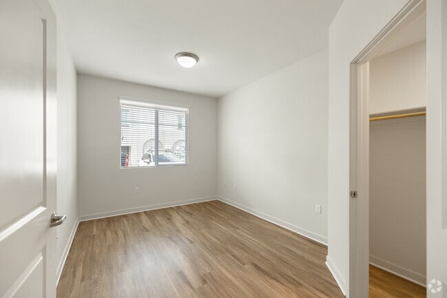 3BR, 2BA - 1319 SF