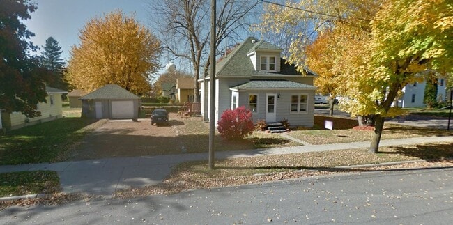 Photo - 310 1st St So House