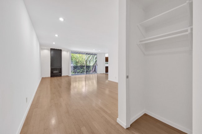 Photo - 1147 N Clark St Apartment Unit 206