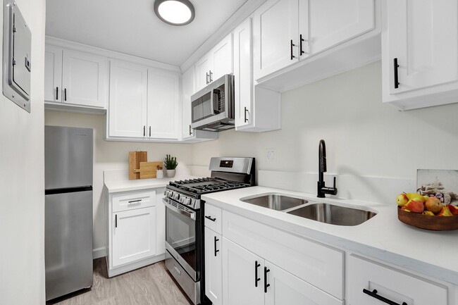 Photo - Reseda Apartments