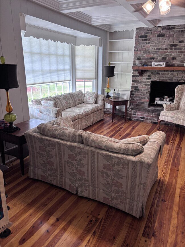 Photo - 902 Wilcox Ave