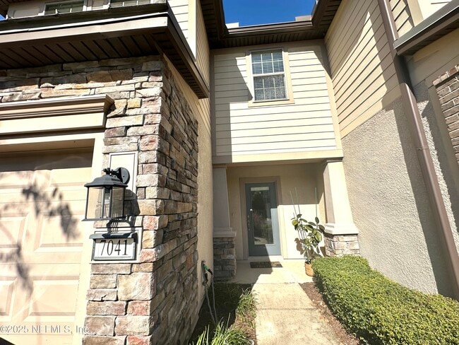 Building Photo - 7041 Beauhaven Ct