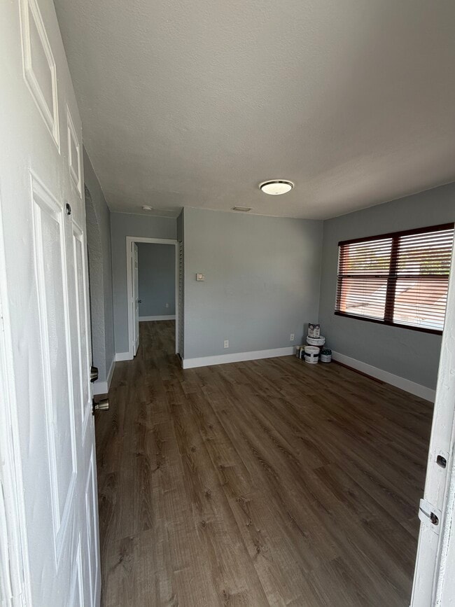 Building Photo - 425 SW 21st Ave Unit 425