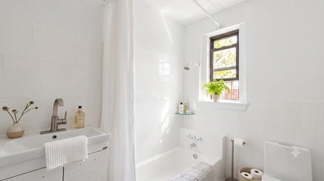 Photo - 545 W 125th St
