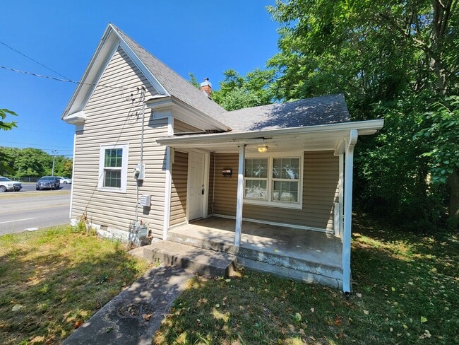 Building Photo - Spacious 1-Bedroom, 1-Bathroom Home AVAILA...