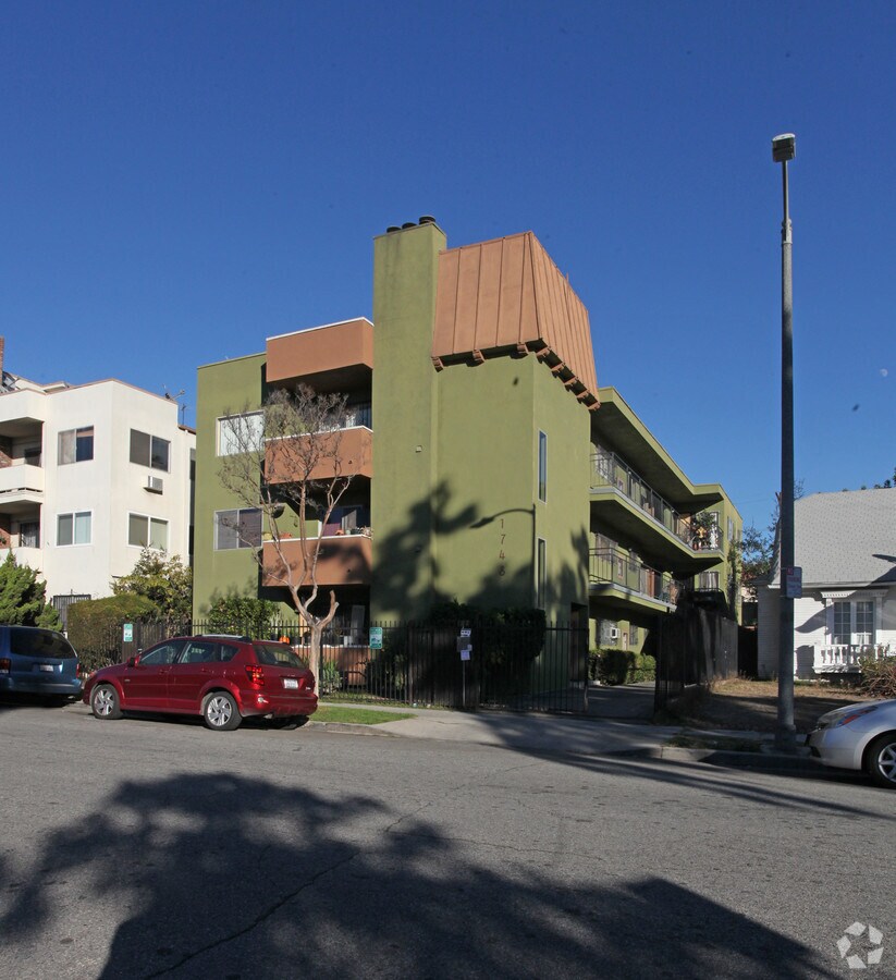 Photo - 1748 Kenmore Ave