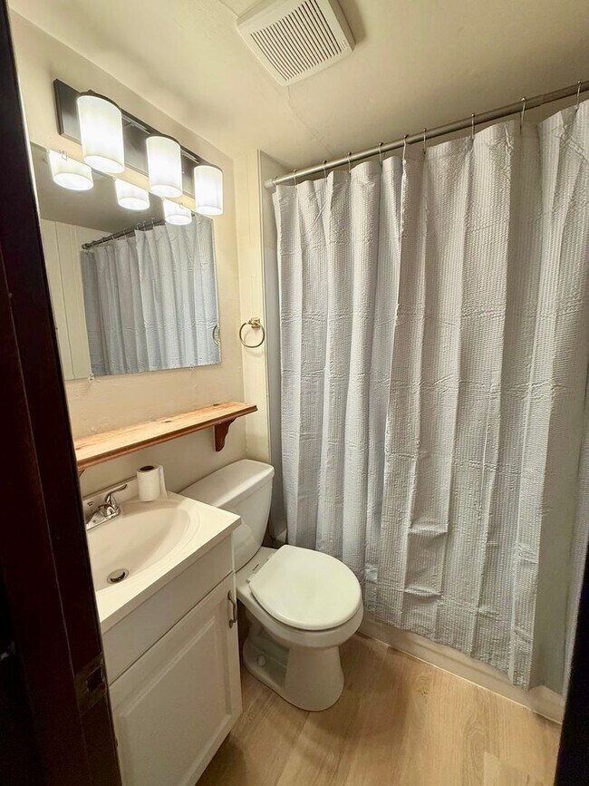 Photo - Clean and cozy cabin in Suquamish.