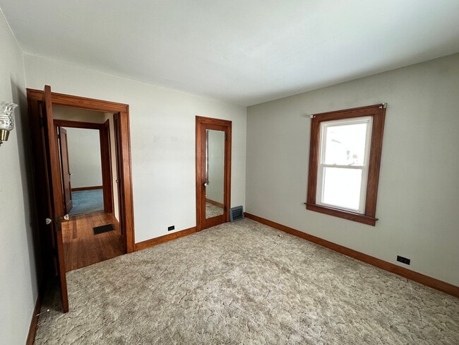 Photo - 1104 S Michigan St