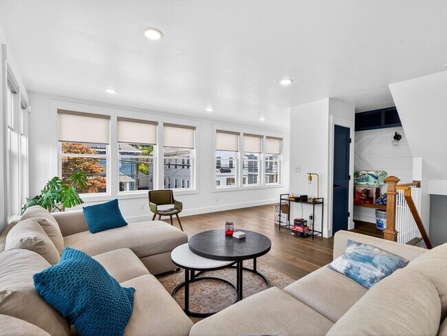 Photo - 62 Governor Winthrop Rd Unidad 2##