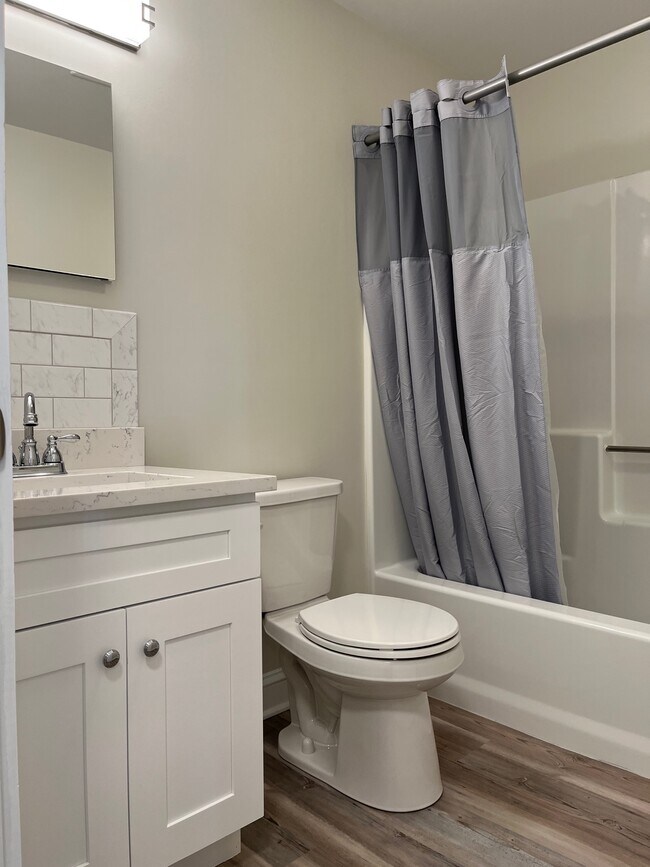 Photo - 3 Van Zant St Unidad 2A