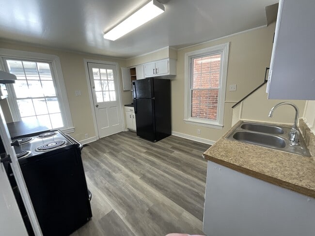 Photo - 544 Smith St