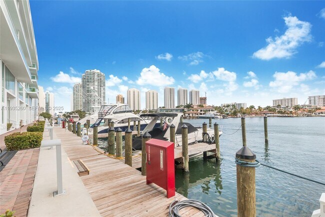 Building Photo - 400 Sunny Isles Blvd Unit 1008