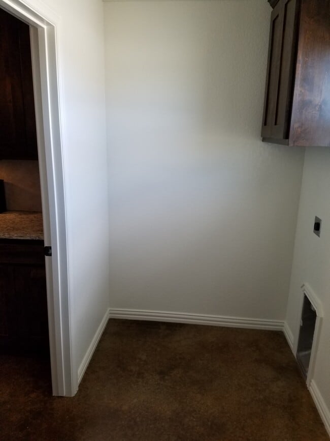 Photo - 127 Crossfire Ct