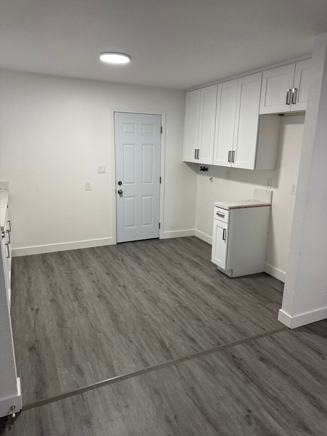 Photo - 581 W 16th St