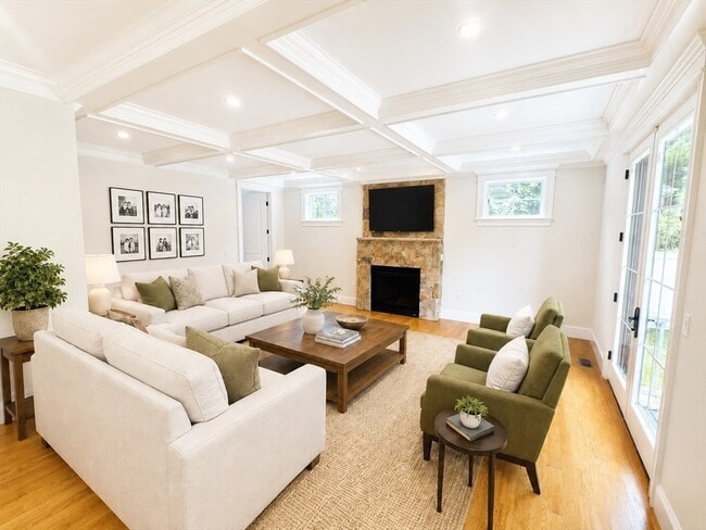 Photo - 122 Laconia St