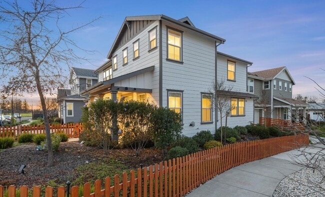 Photo - 1747 Linden Ln