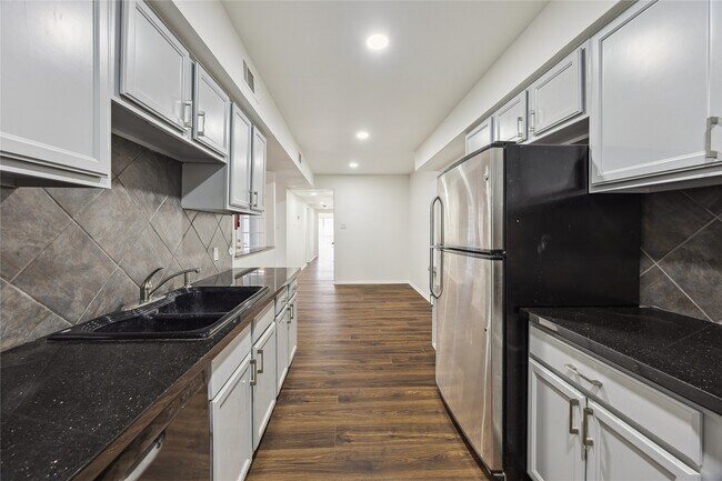 Photo - 705 Harold St Unidad 1