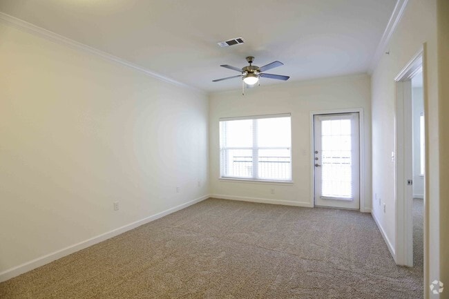 1BR,1BA - 754SF - LIVING ROOM