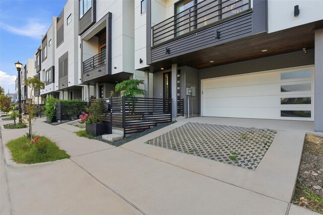 Photo - 529 Memorial Heights Dr