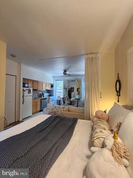 Building Photo - 2018 Bainbridge St Unit 2F