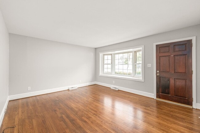 Photo - Cute 3-Bedroom Brick Ranch in Oakhurst!