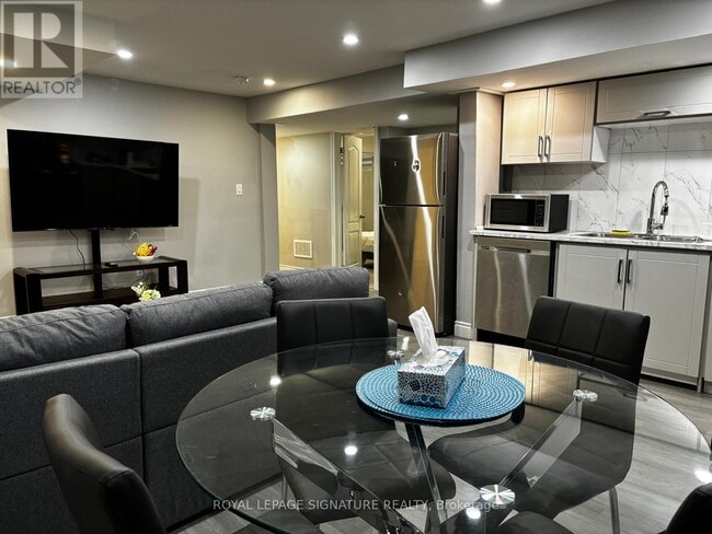 Photo - 11 Overholt Dr