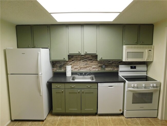 Building Photo - 543 7th Pl