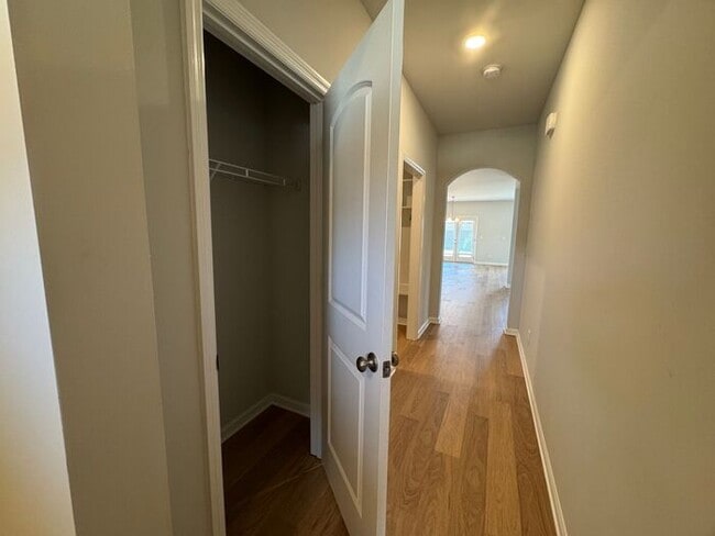 Photo - Spacious home with a fence, in PRIME location with a move in special