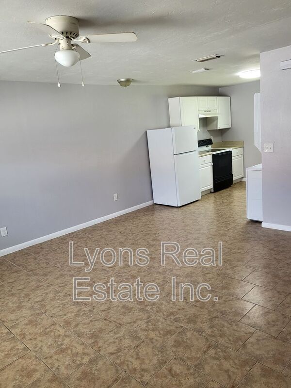 Photo - 1916 High St